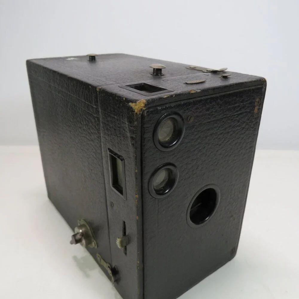 Kodak No. 2A Brownie, Model B Camera w wear, handle missing